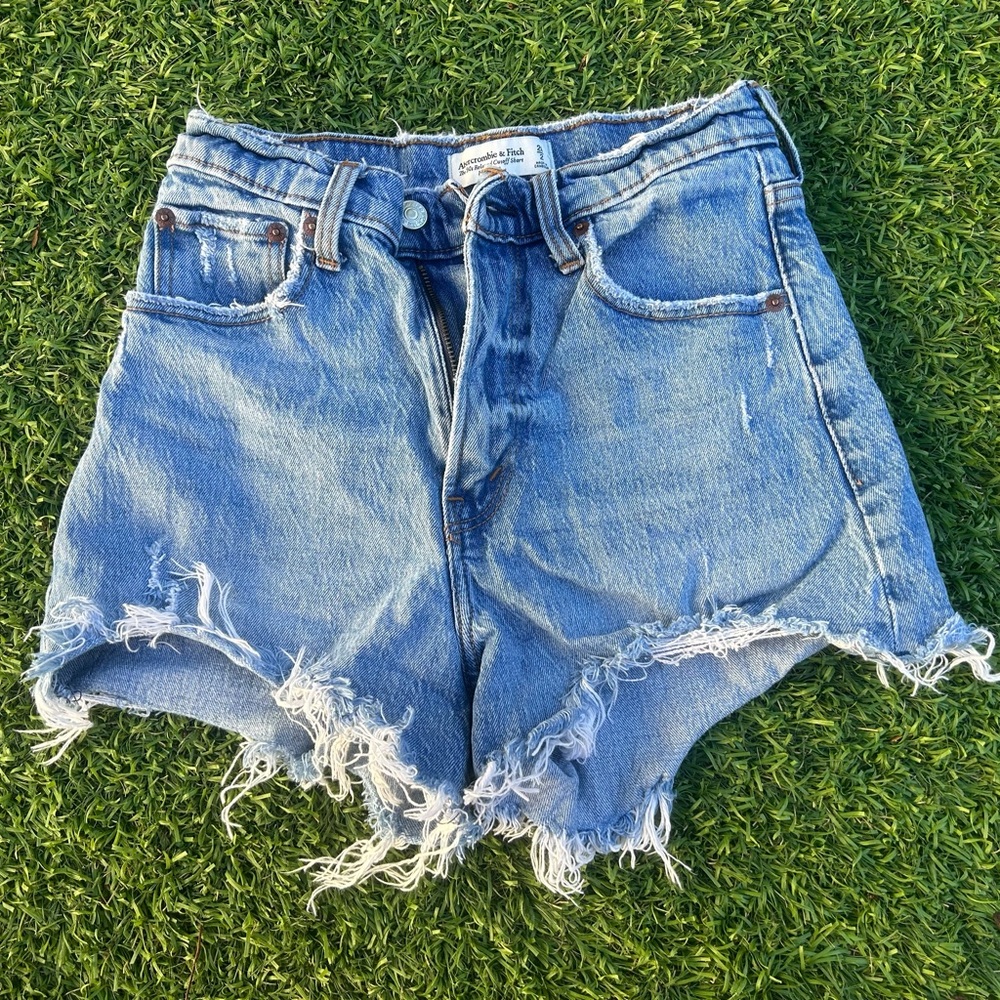 Abercrombie & Fitch 90s Relaxed Cutoff Short High Rise